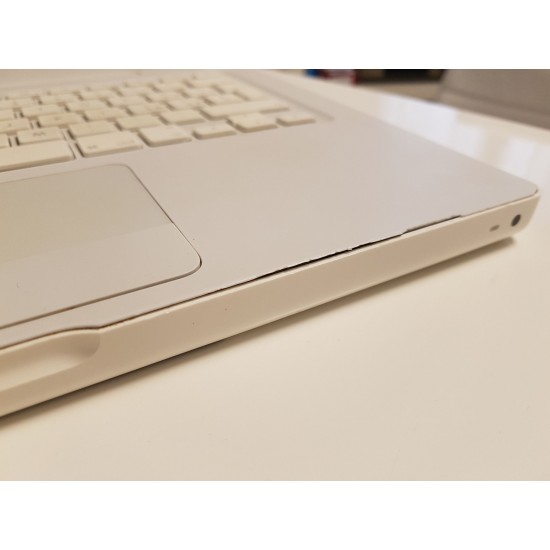 Apple Notebook MACBOOK A1181 white 13.3 Inch HD 120GB and 2GB RAM
