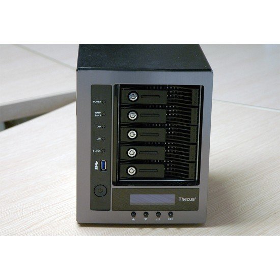 Server NAS Thecus N5810Pro con Switch Gigabit e UPS integrato